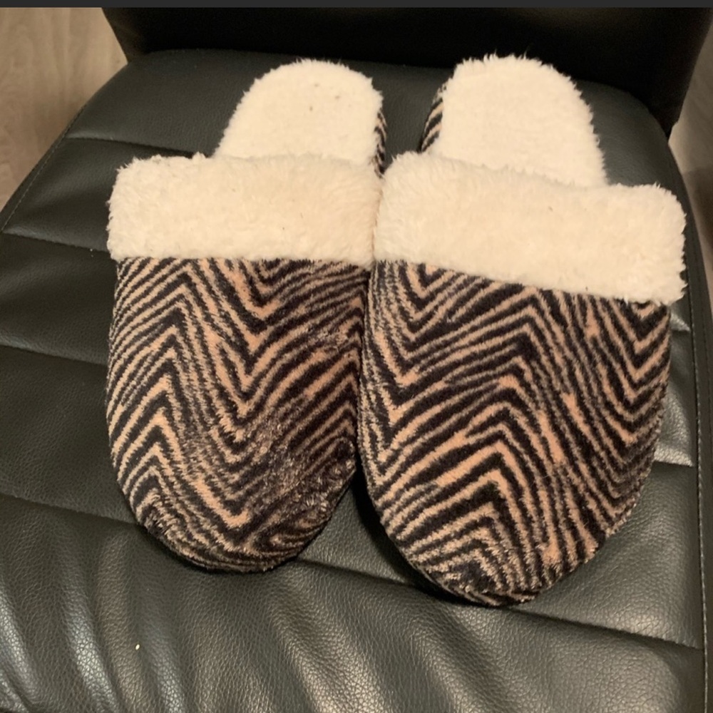 Vera Bradley zebra slippers